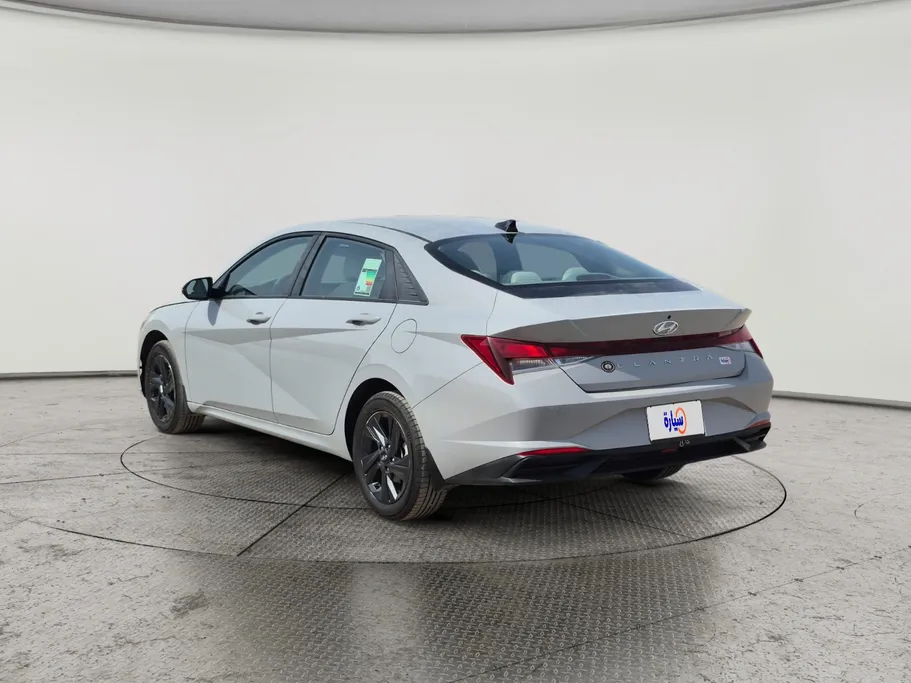 2023 Hyundai Elantra Smart 