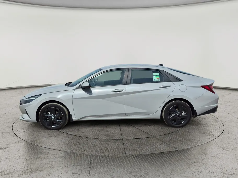 2023 Hyundai Elantra Smart 