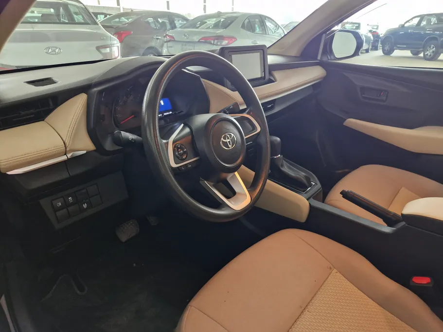 2023 Toyota Yaris  Y 