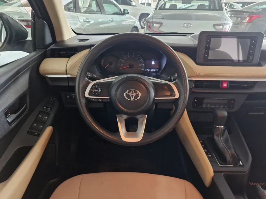 2023 Toyota Yaris  Y 