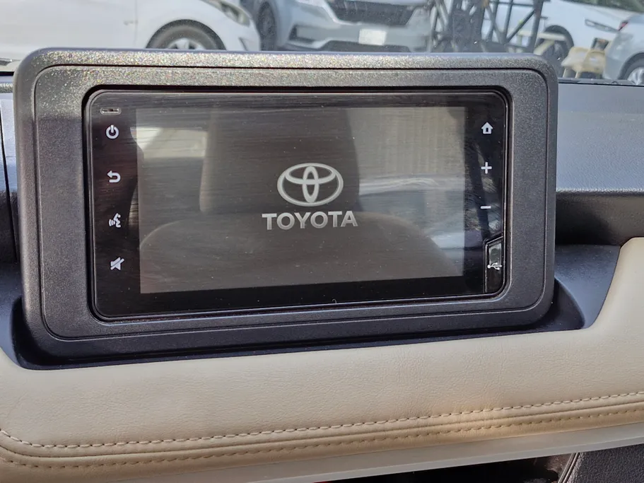 2023 Toyota Yaris  Y 