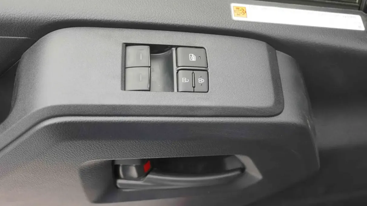 2026 Toyota Haice بضاعة سقف عالي 