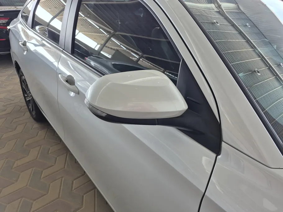 تويوتا يارس YX 2024 