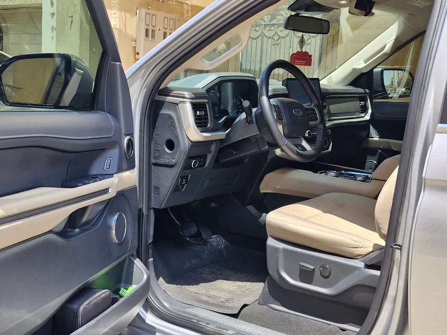 2024 Ford Expedition XLT 