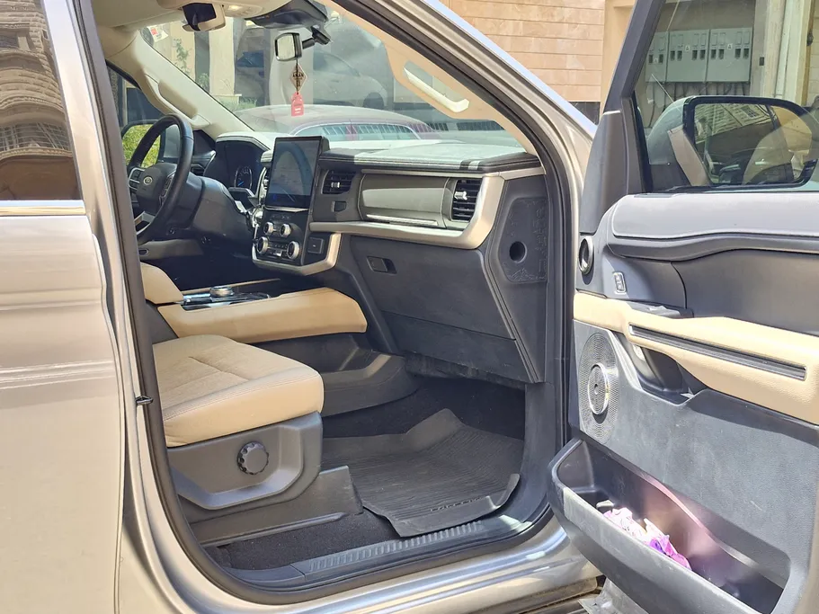 2024 Ford Expedition XLT 
