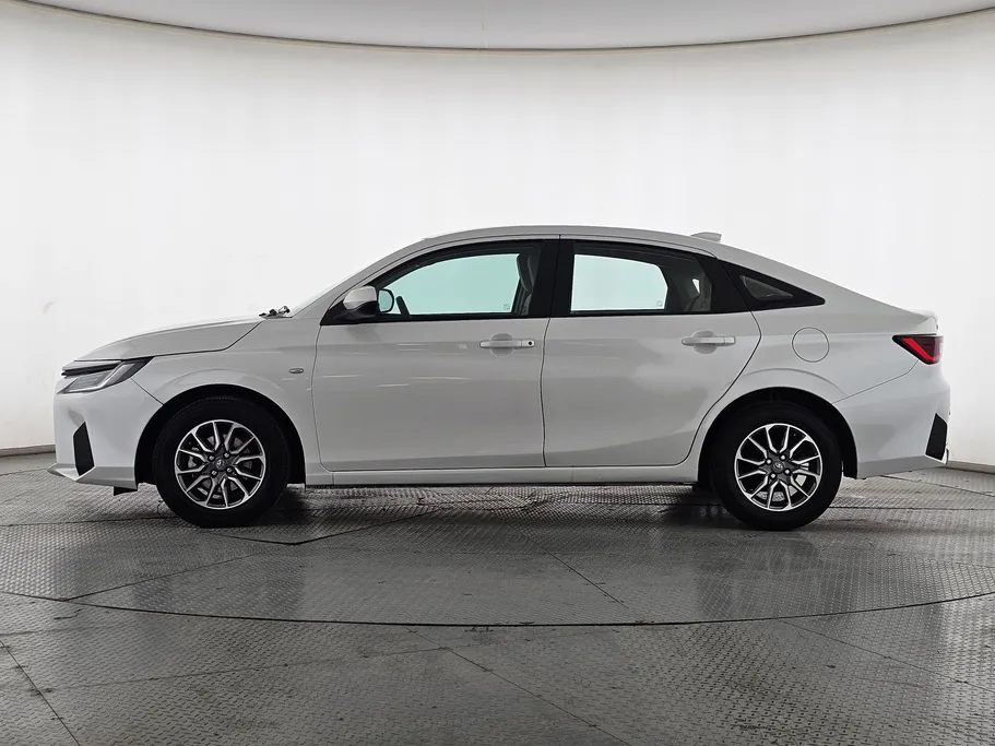 2024 Toyota Yaris  Y 