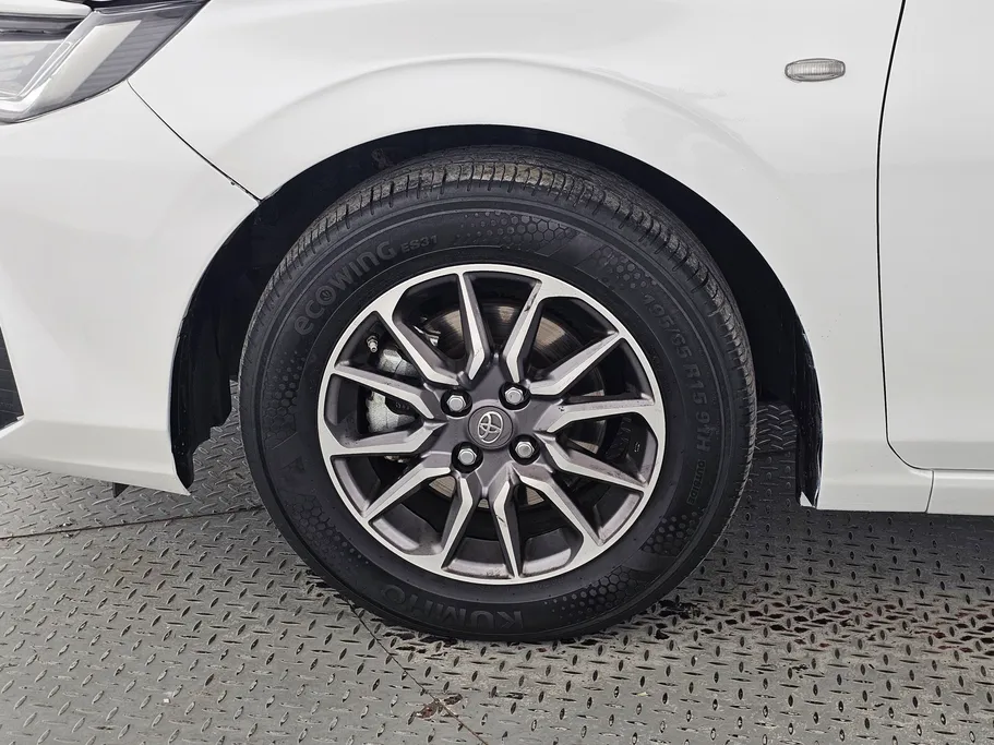 2024 Toyota Yaris  Y 