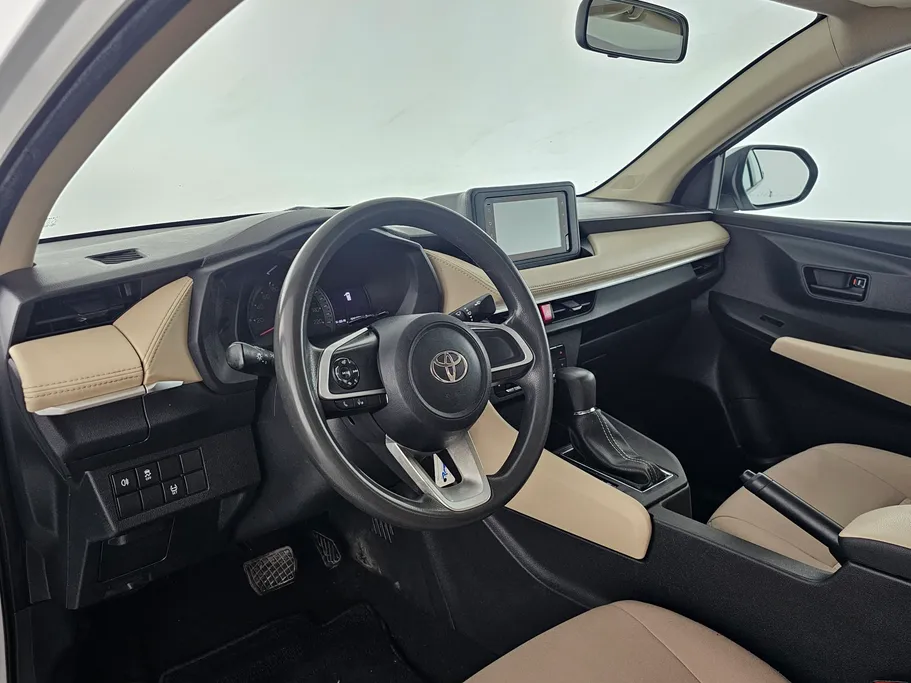 2024 Toyota Yaris  Y 