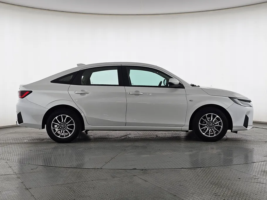 2024 Toyota Yaris  Y 