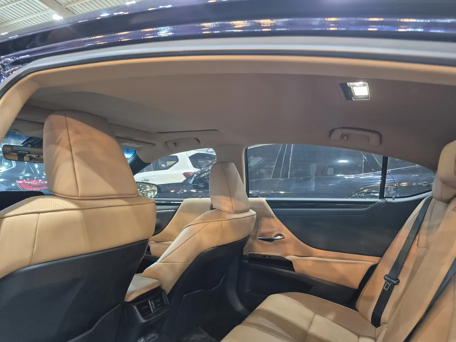 2023 Lexus ES 300 H 