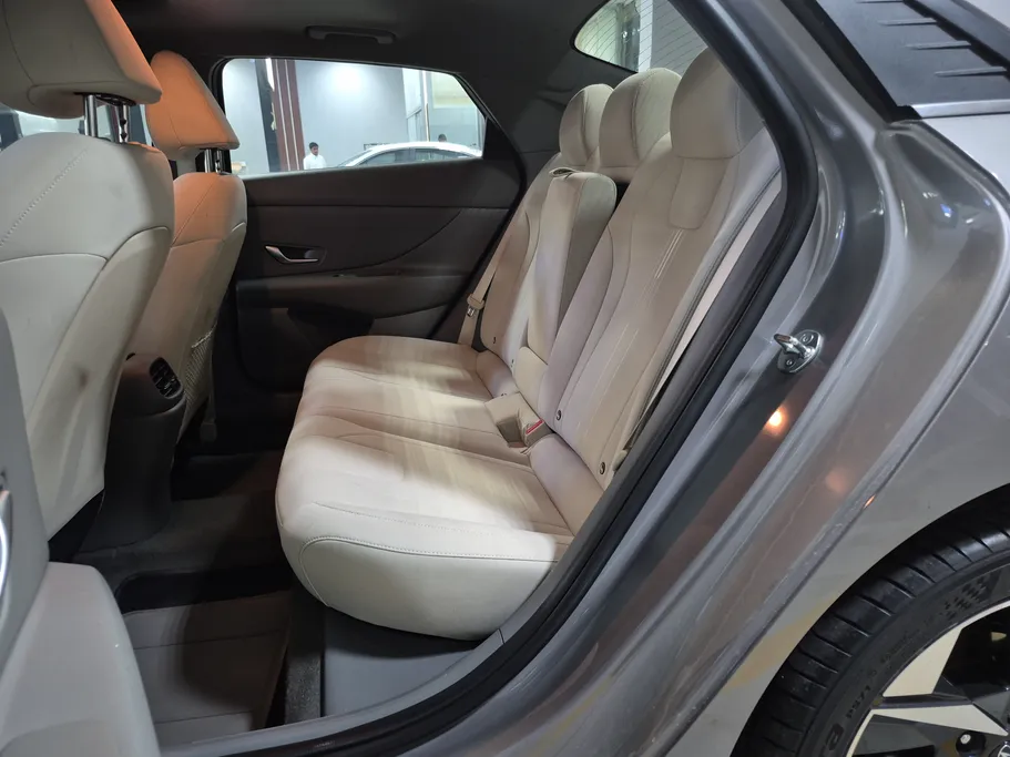 2023 Hyundai Elantra Comfort 