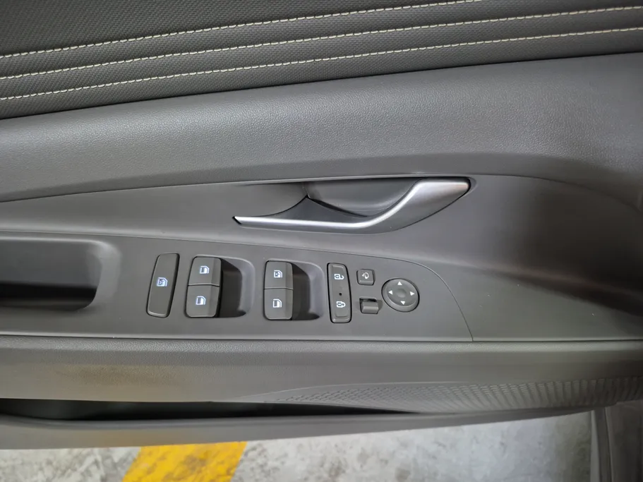 2023 Hyundai Elantra Comfort 