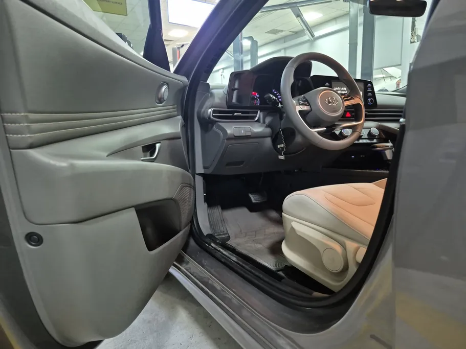 2023 Hyundai Elantra Comfort 