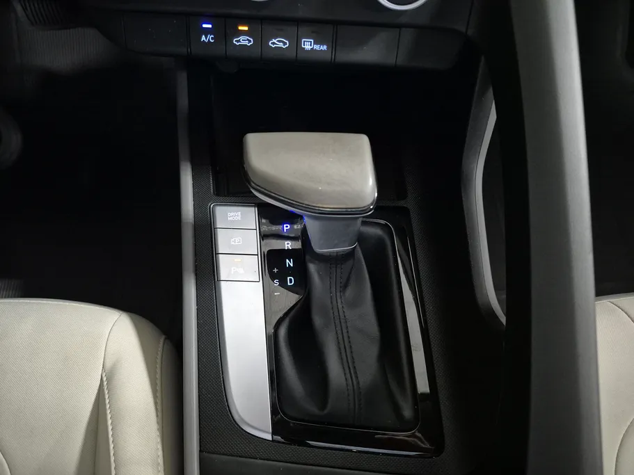 2023 Hyundai Elantra Comfort 