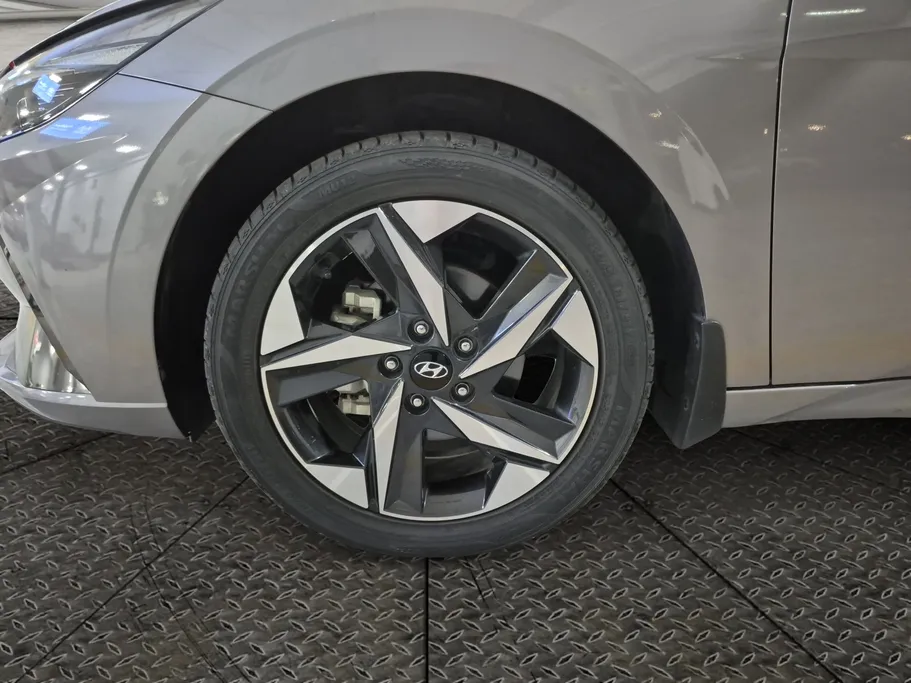 2023 Hyundai Elantra Comfort 