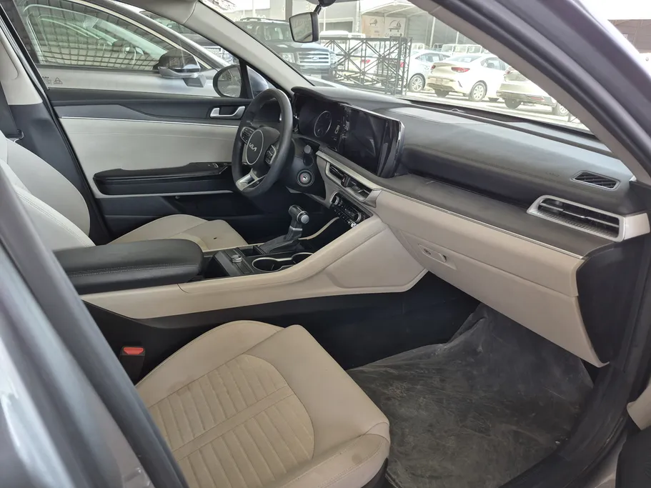 2022 Kia K5 LX 