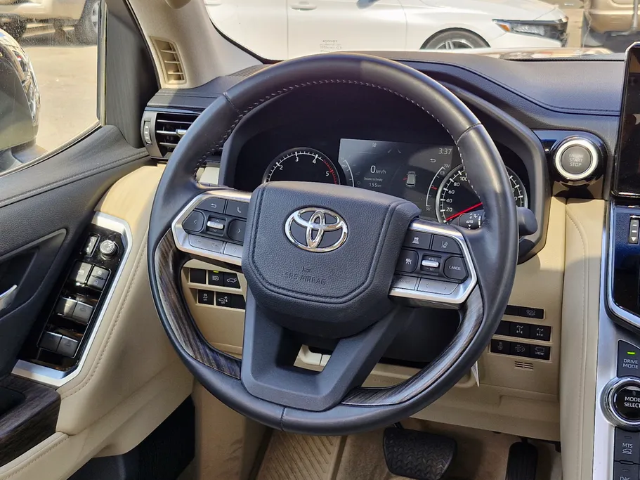تويوتا لاندكروزر VX 2024 