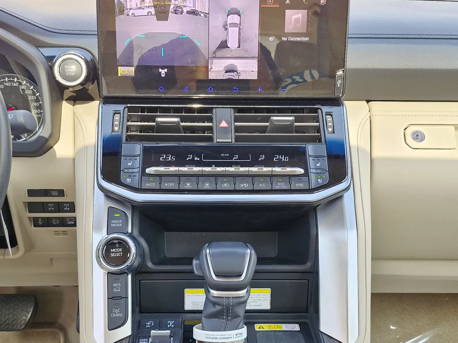 تويوتا لاندكروزر VX 2024 