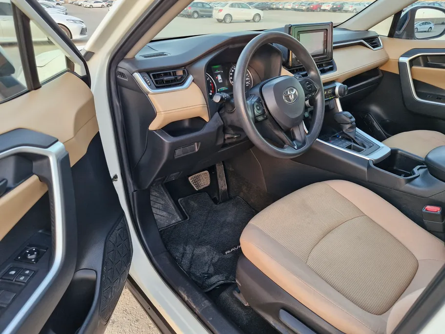 2022 Toyota RAV4 LE 