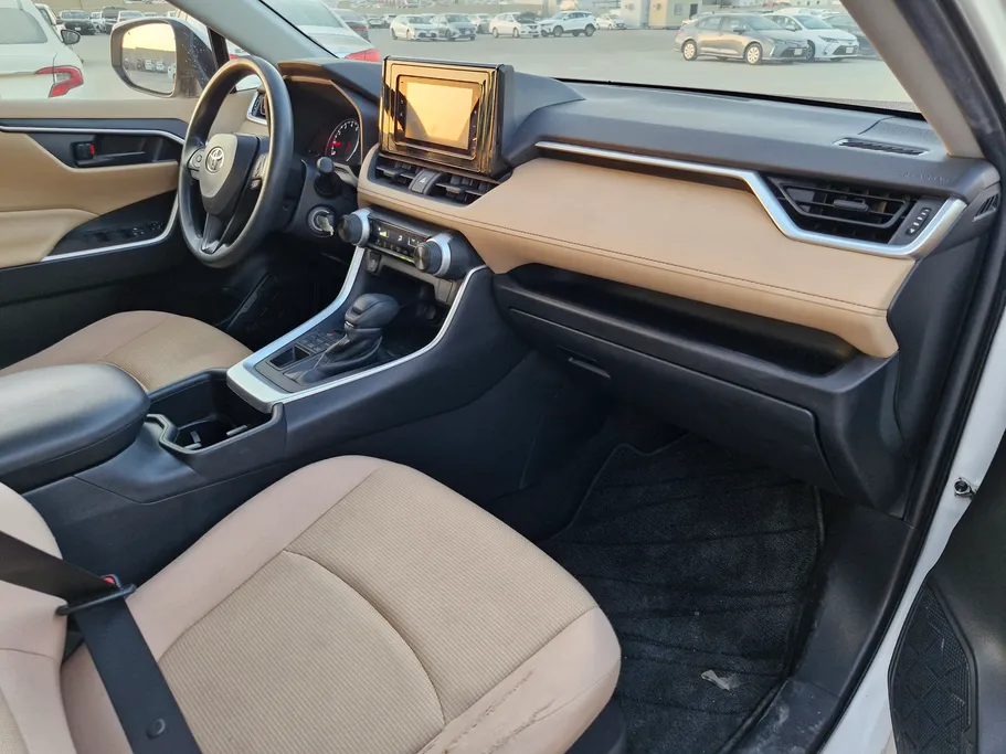 2022 Toyota RAV4 LE 