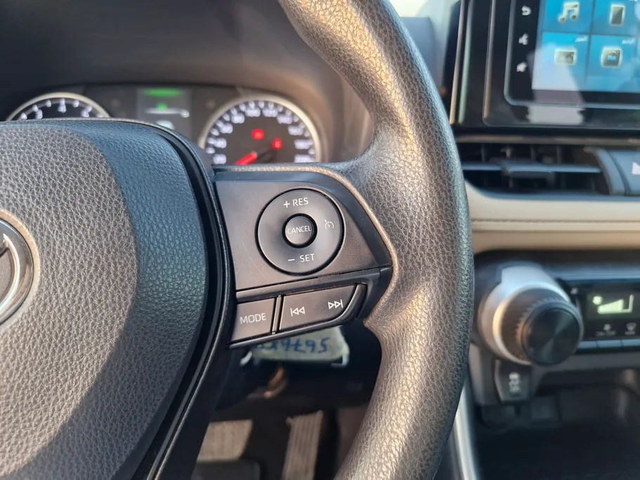 2022 Toyota RAV4 LE 