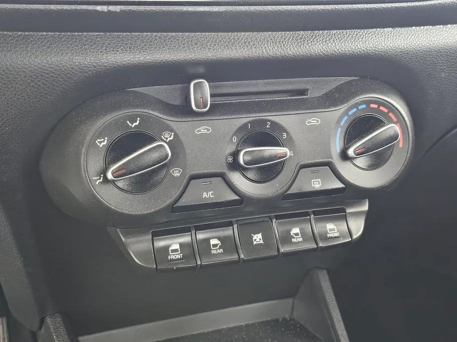 2022 Kia Pegas LX 