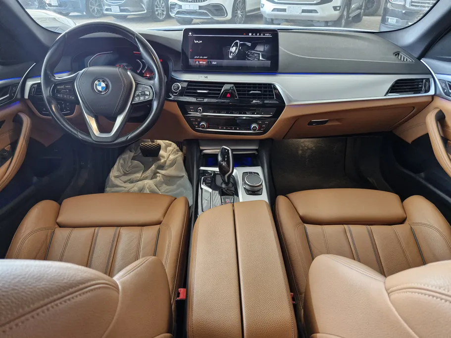 2023 BMW 5 Series 520i 