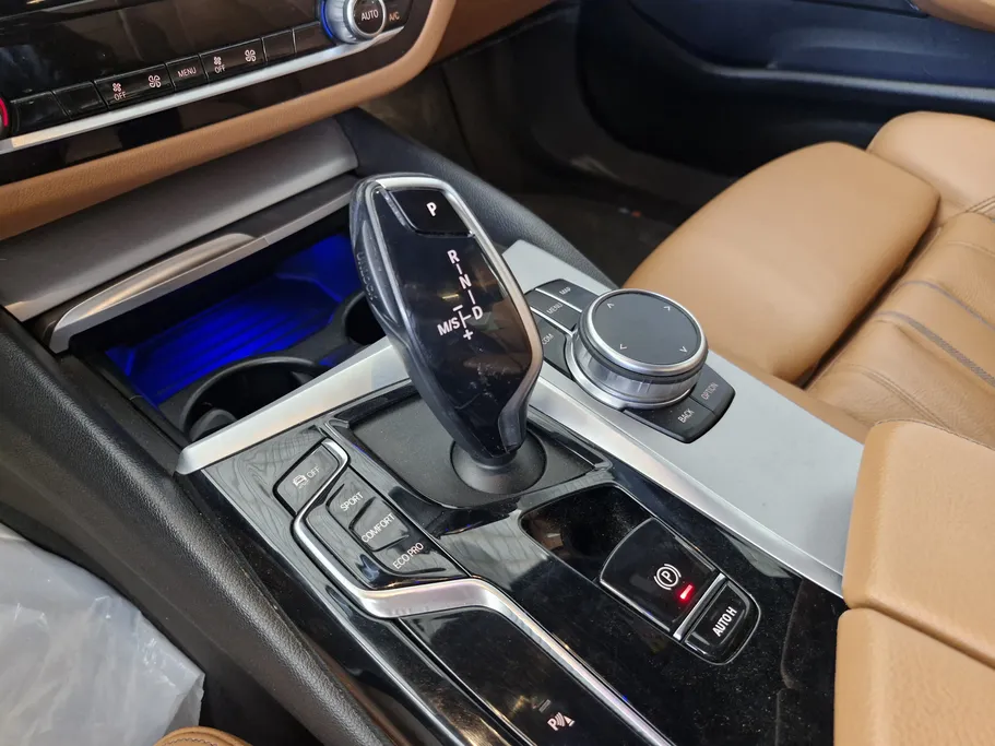 2023 BMW 5 Series 520i 