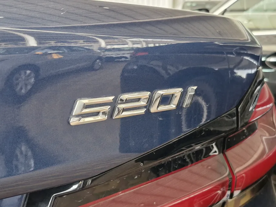 2023 BMW 5 Series 520i 