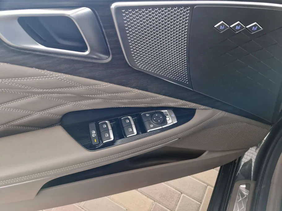 2022 Kia K8 EX 