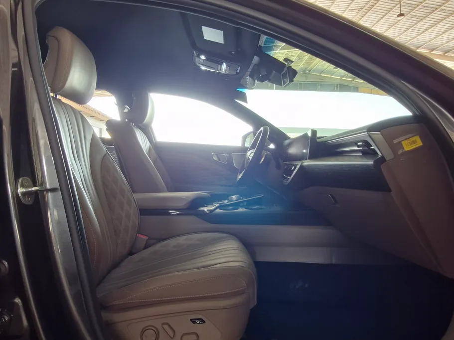 2022 Kia K8 EX 