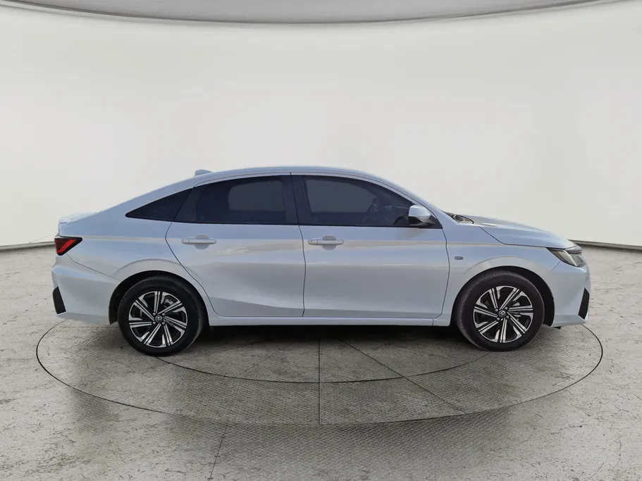 تويوتا يارس Y Plus 2024