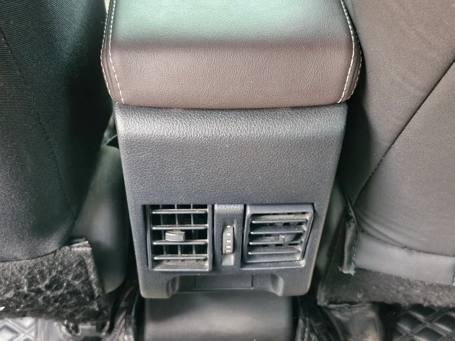 2024 Toyota Yaris  Y Plus 