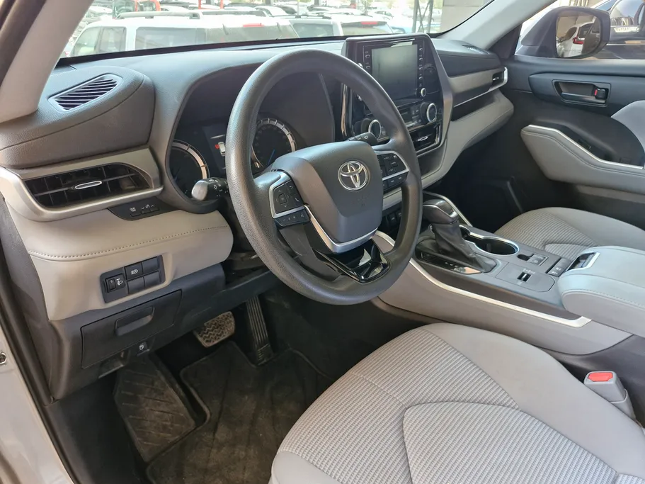 2021 Toyota Highlander LE 