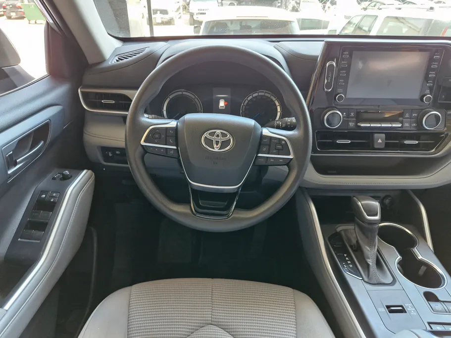 2021 Toyota Highlander LE 