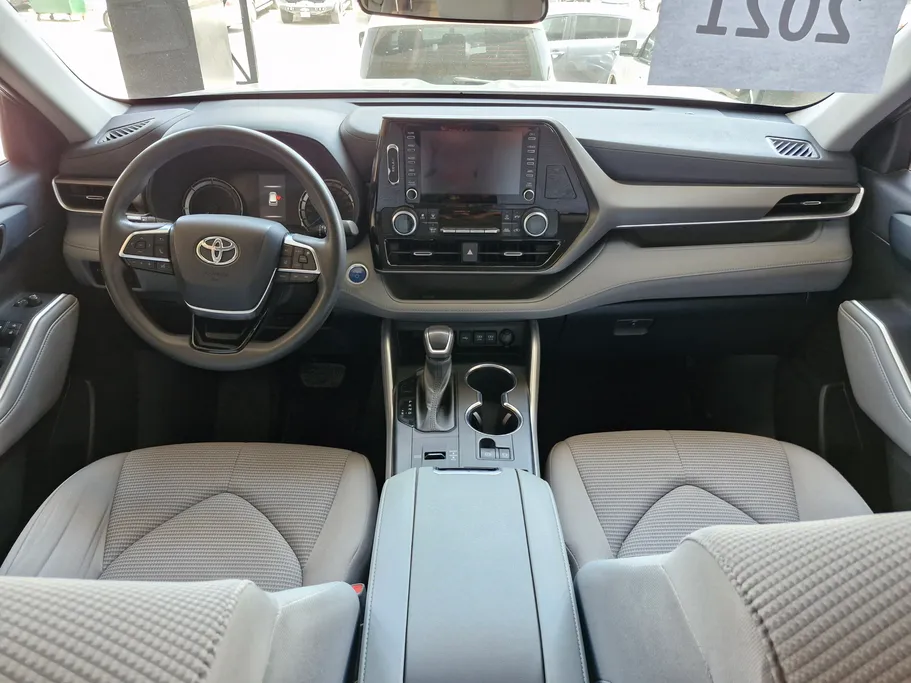 2021 Toyota Highlander LE 