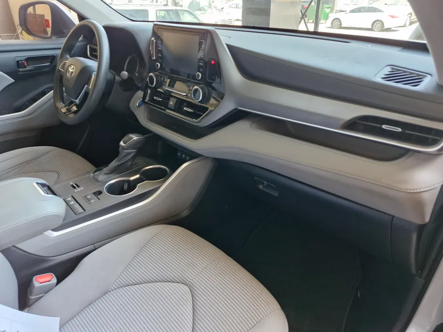 2021 Toyota Highlander LE 