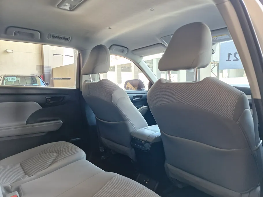 2021 Toyota Highlander LE 