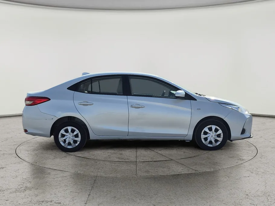 2021 Toyota Yaris  Y 