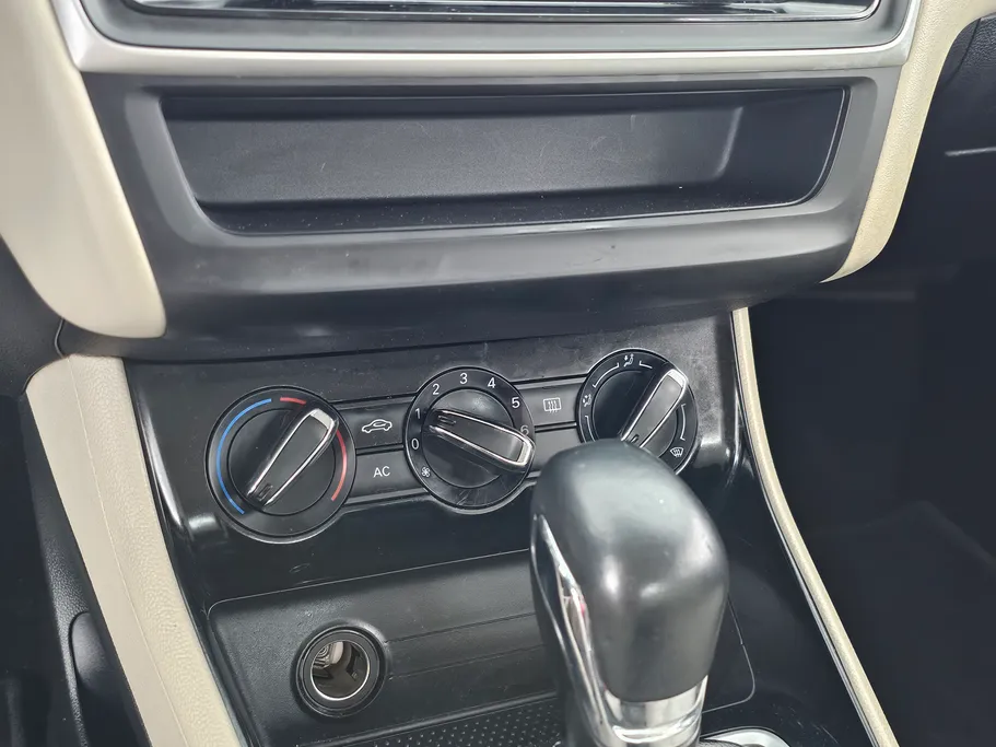 2023 MG 5 STD 