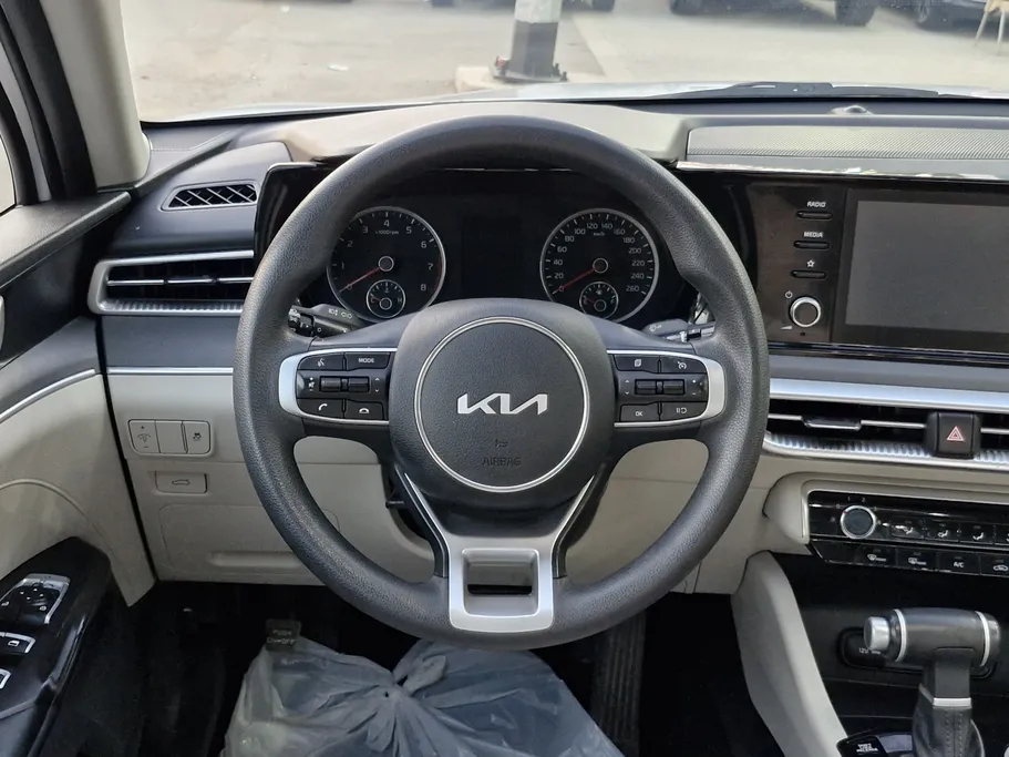 2023 Kia K5 LX 