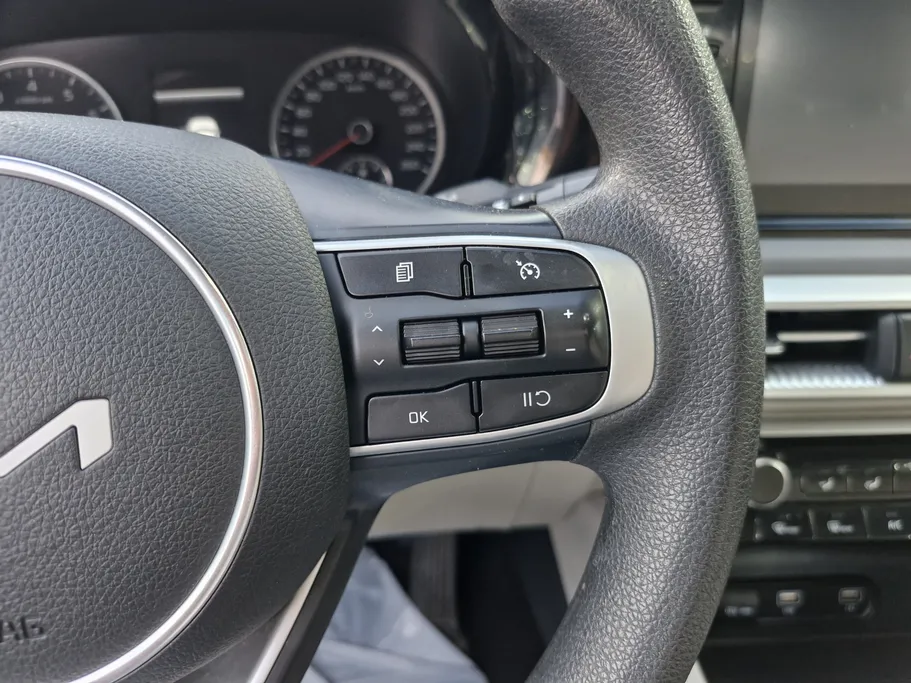 2023 Kia K5 LX 