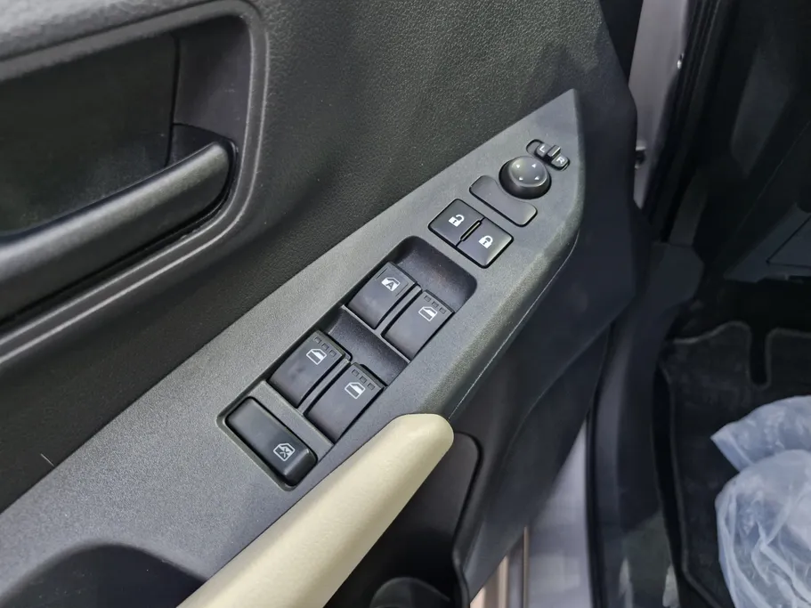 2023 Toyota Yaris  Y 