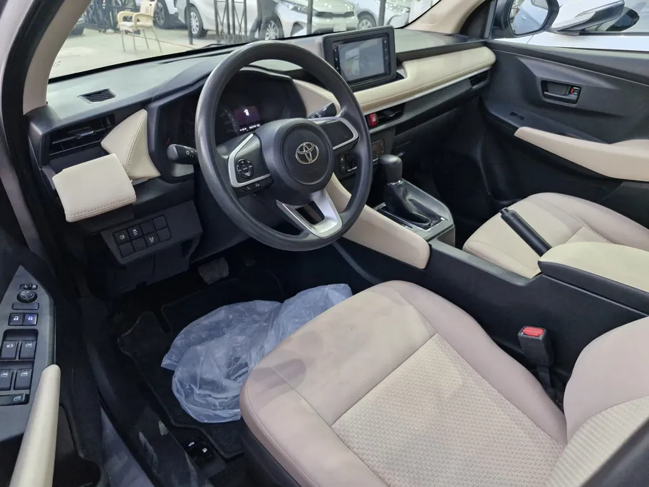 2023 Toyota Yaris  Y 