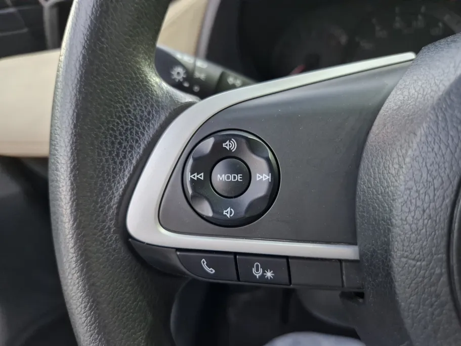 2023 Toyota Yaris  Y 
