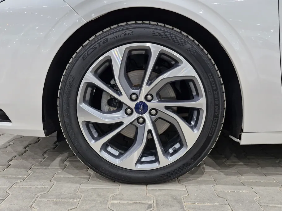 2022 Ford Taurus Titanium 