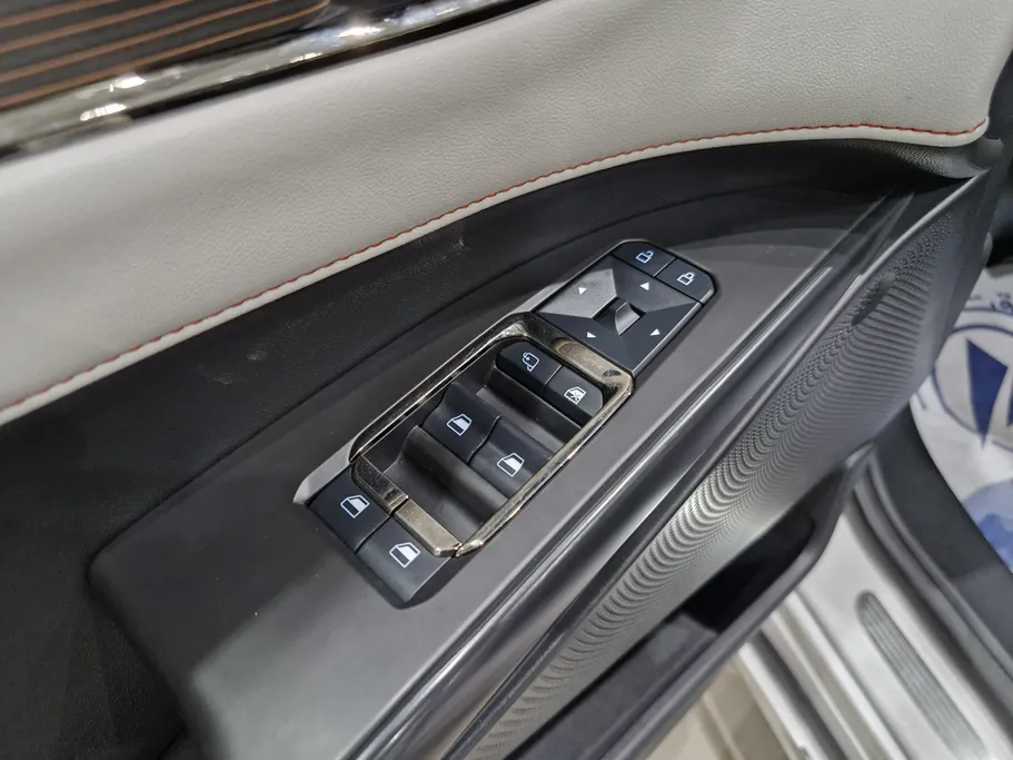 2022 Ford Taurus Titanium 
