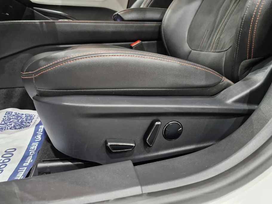 2022 Ford Taurus Titanium 
