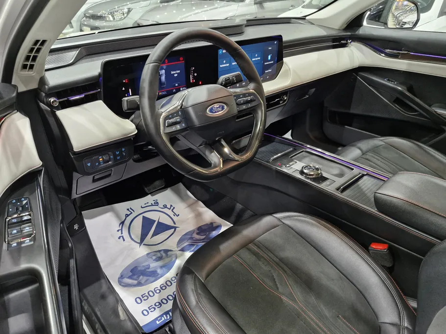 2022 Ford Taurus Titanium 
