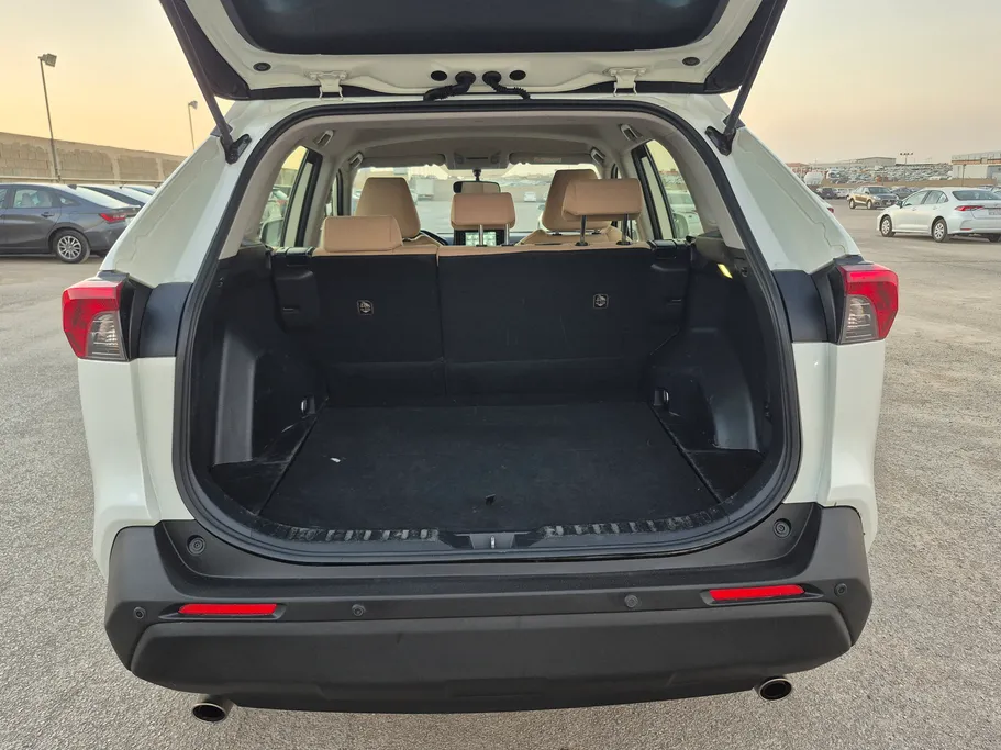 2022 Toyota RAV4 LE 